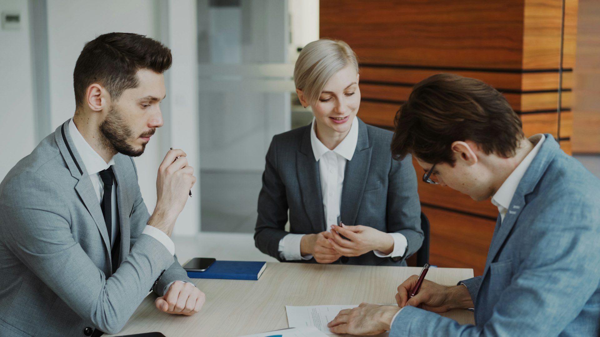 How to Choose the Right Translation Service for Legal Documents